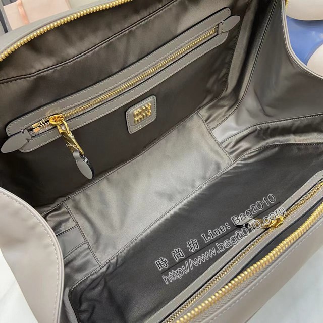 MIU MIU專櫃繆繆最新款Beau手袋原廠皮手提公事包 jh2657型號：5BB117，5BB163